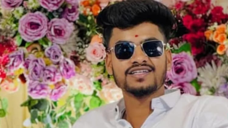 1000 फीट गहरी खाई में गिरी कार, सड़क दुर्घटना में 25 साल के मराठी एक्टर महेश पवार का निधन