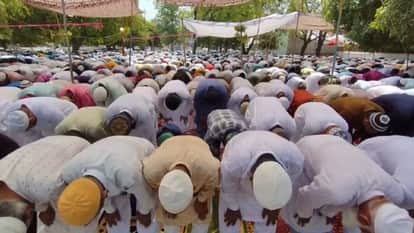 Thousands of people offered prayers at the Eidgahs and mosques of Bareilly