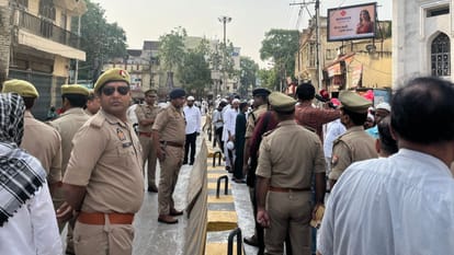 Bakrid Prayers offered 400 mosques Eidgahs in Banaras dumba goat sold about 1 Lakh in varanasi
