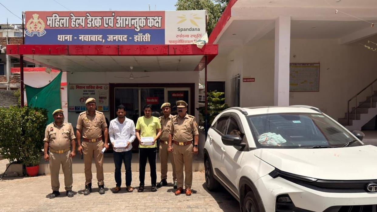 Jhansi: Police arrested two bookies carrying a reward of Rs 25,000 each
