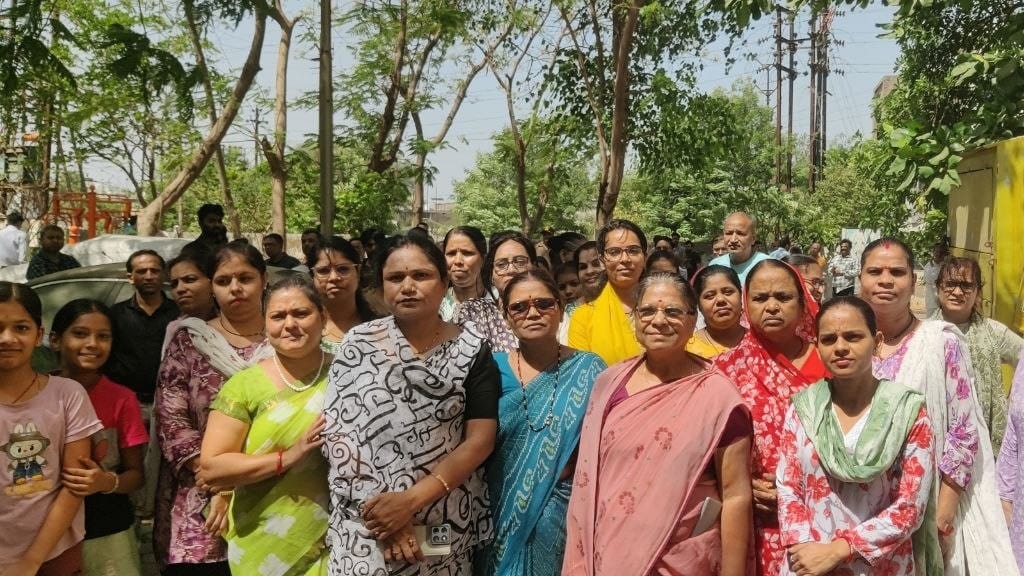Indore News Residents Protest Against IDA in Gulmohar Complex
