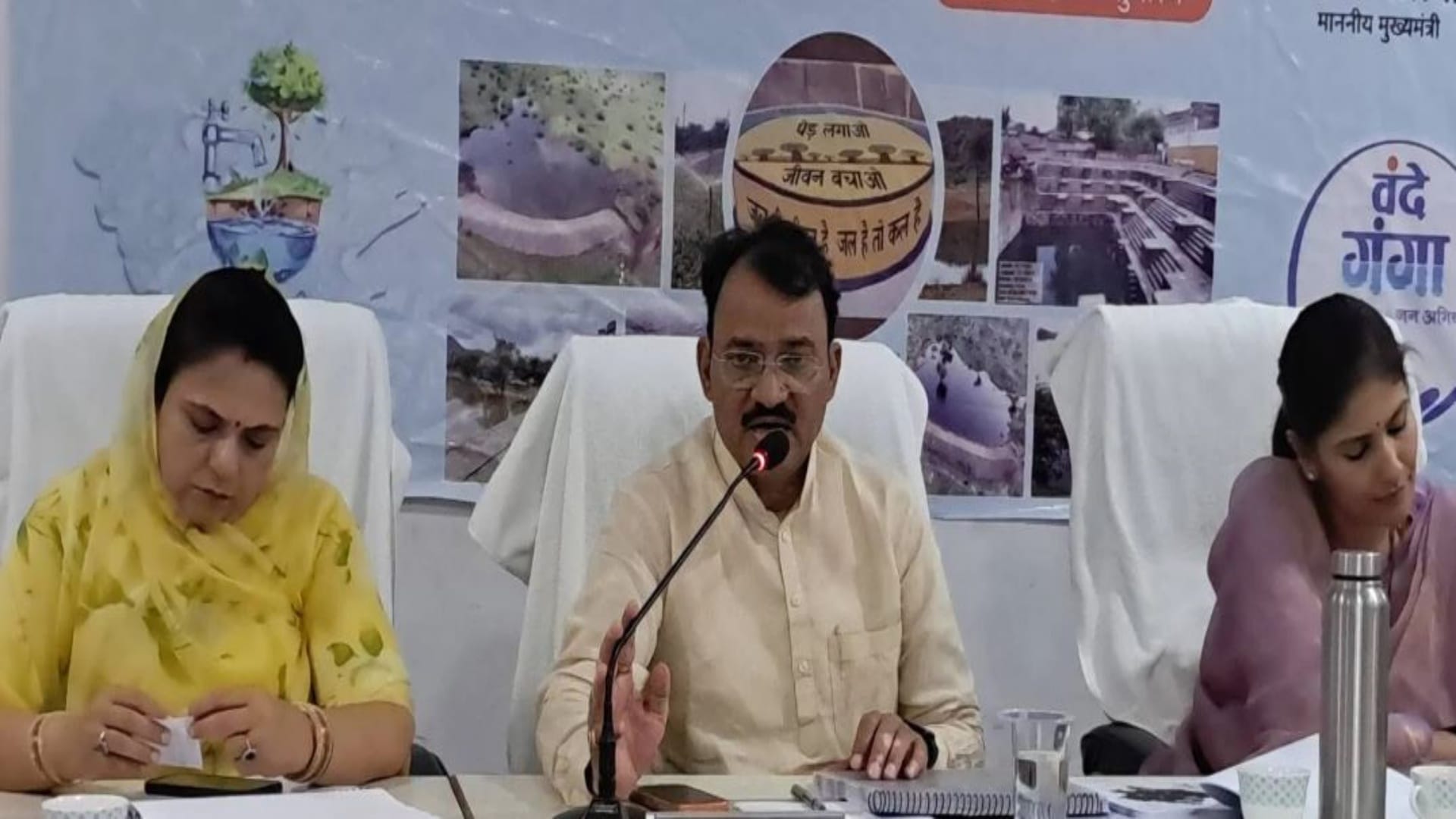 डिप्टी सीएम प्रेमचंद बैरवा ने अधिकारियों को दिए सख्त निर्देश