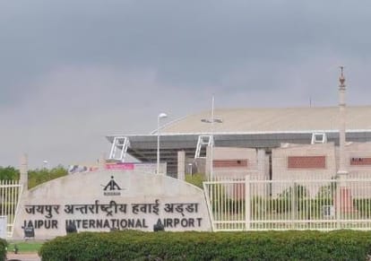 जयपुर में उतरा सिद्धारमैया का विमान
