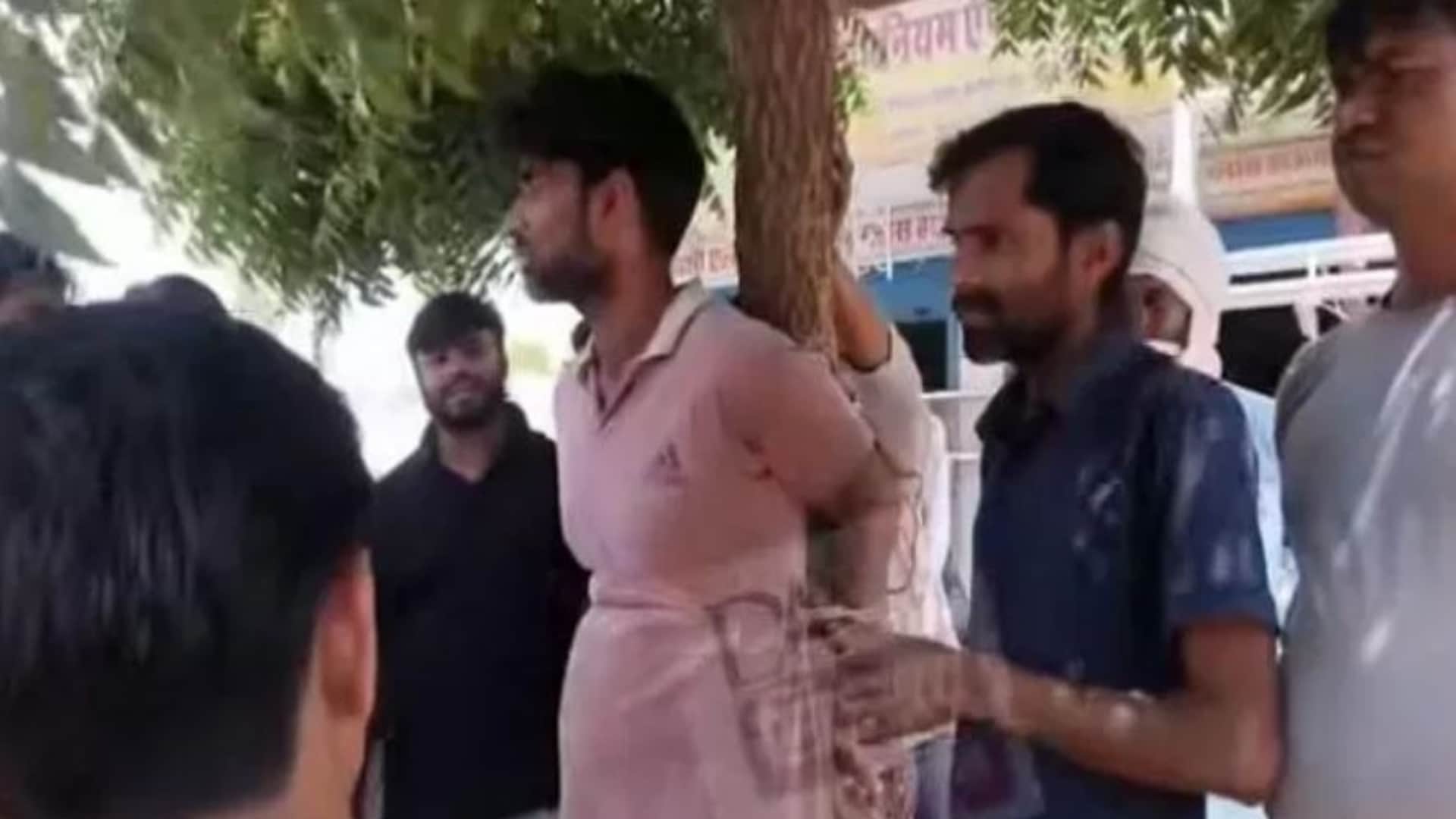 बाइक चोरी के शक में युवक को पेड़ से बांध, अस्पताल में हुई मौत