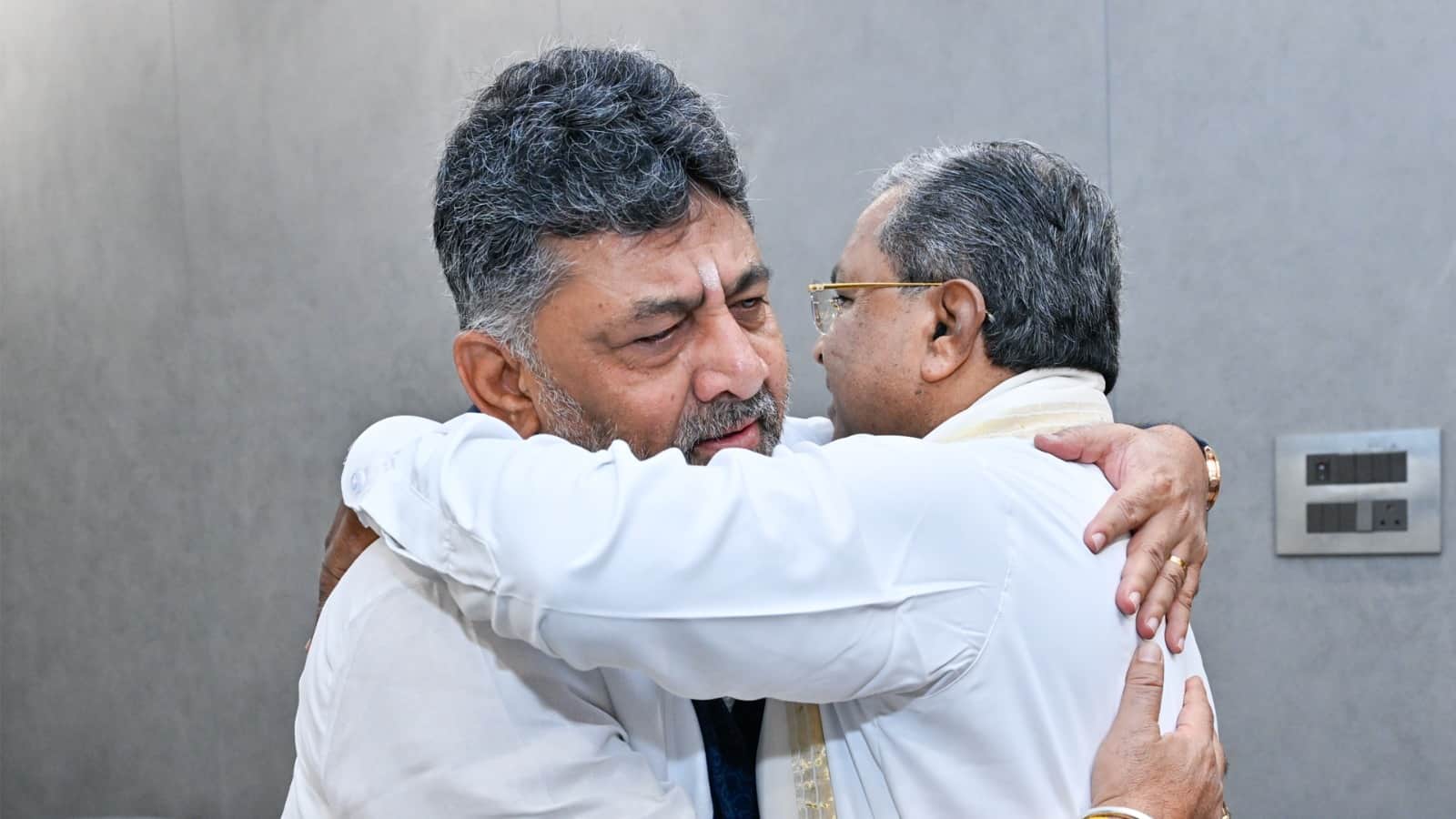 DK Shivakumar bows at CM Siddaramaiah's feet, emotional moments before leadership change