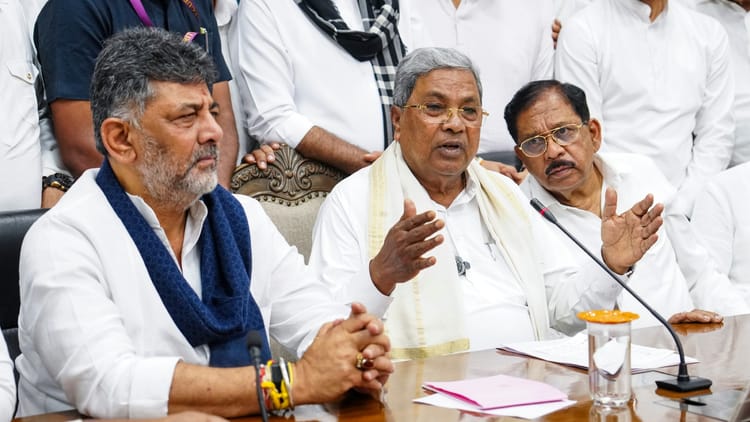 कर्नाटक: राज्यपाल ने मंजूर किया सिद्धारमैया का इस्तीफा, शिवकुमार की आज दिल्ली में शीर्ष नेतृत्व के साथ बैठक