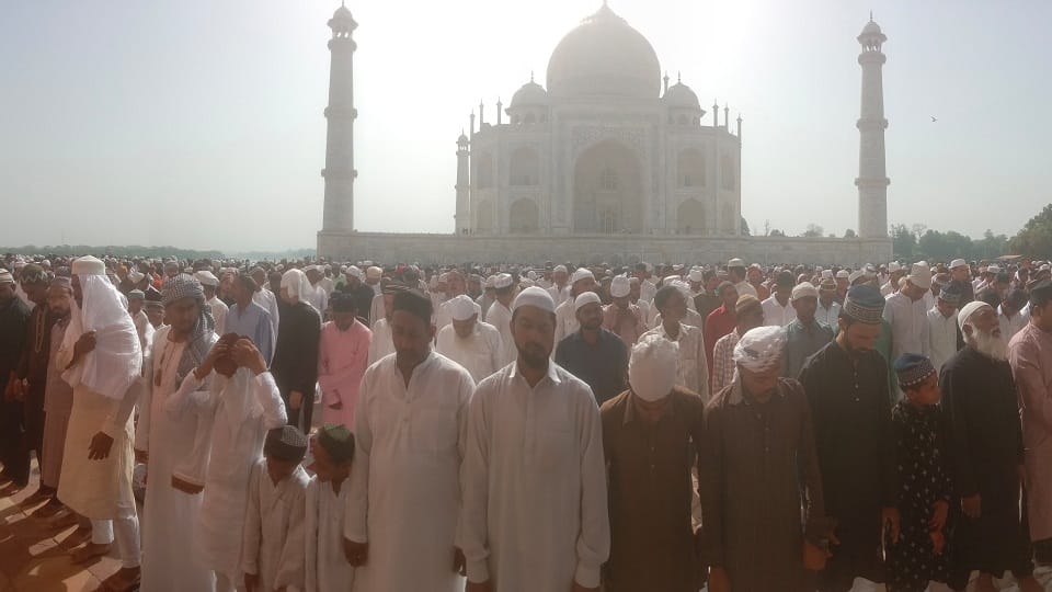 Eid Ul Adha 2026 Muslims Perform Namaj At Shahi Masjid of Taj Mahal