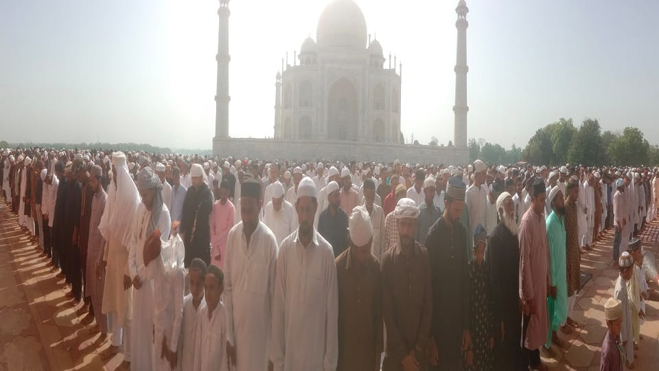 Eid Ul Adha 2026 Muslims Perform Namaj At Shahi Masjid of Taj Mahal