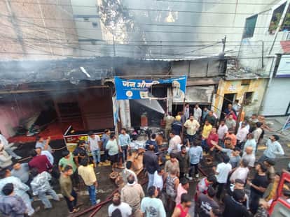 दुकान में लगी आग