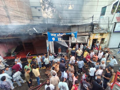 दुकान में लगी आग