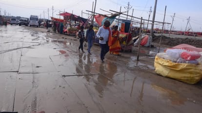 Boats sank in the Sangam area after the storm, trees fell at many places.