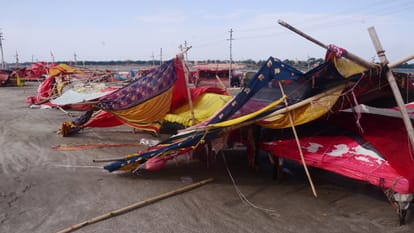 Boats sank in the Sangam area after the storm, trees fell at many places.