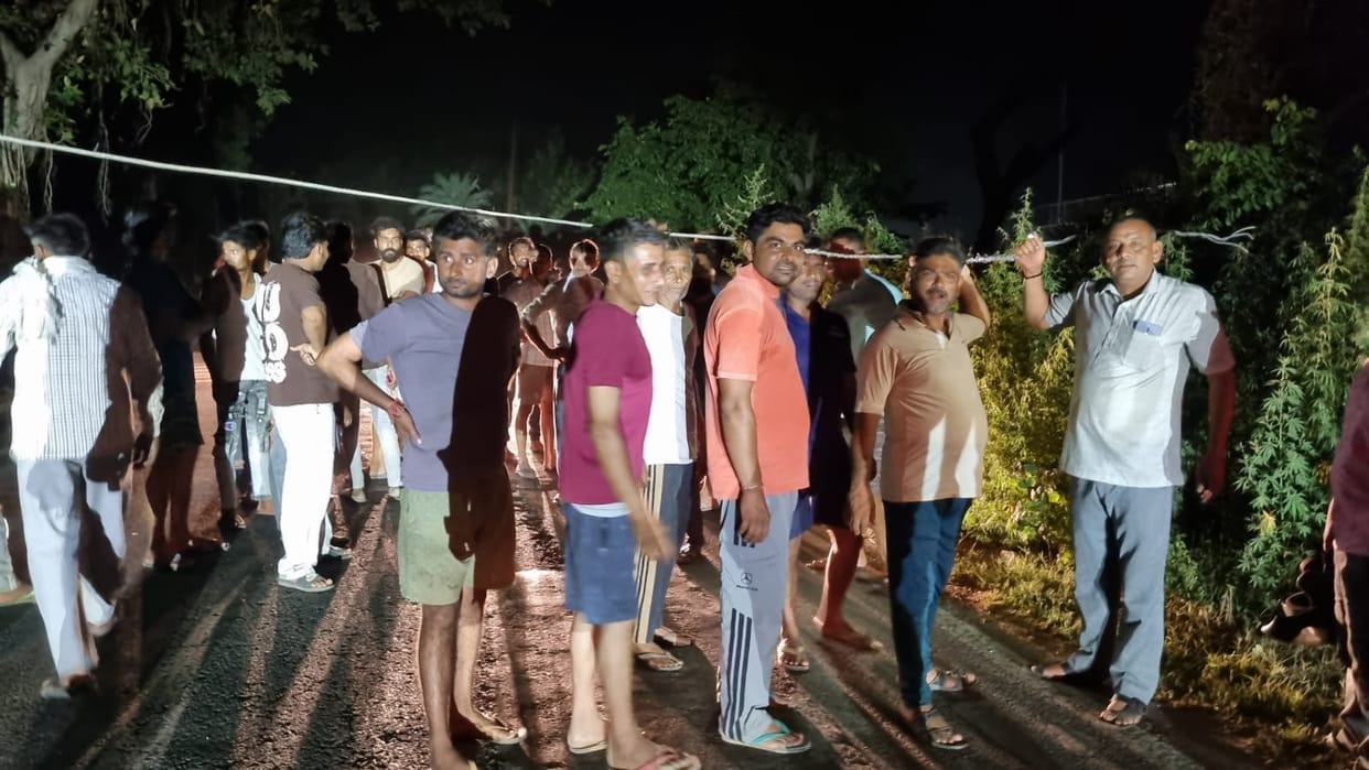 Bijnor: Villagers Protest at Power House Over 30-Hour Power Cut in Bijnor