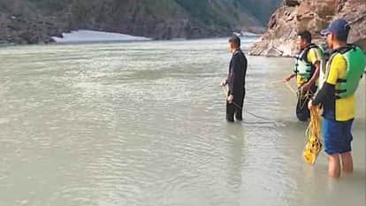 Man and Woman Swept Away in Ganga While Bathing in Rishikesh, SDRF Continues Search Operation