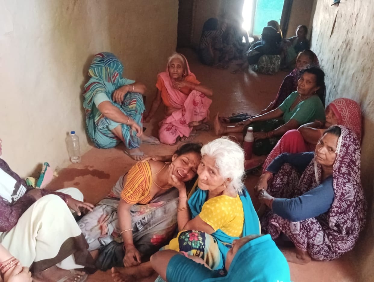 Kanpur Dehat farmer dies after gate collapses on tractor trolley loaded with wood