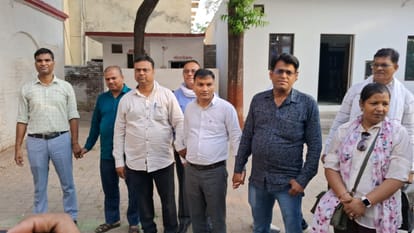Sub-registrar caught taking Rs 60,000 bribe in Kannauj tehsil vigilance raid