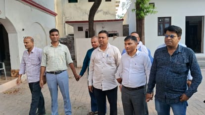 Sub-registrar caught taking Rs 60,000 bribe in Kannauj tehsil vigilance raid