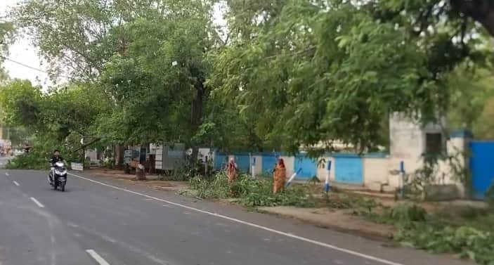 बांदा में भीषण आंधी-तूफान से भारी नुकसान