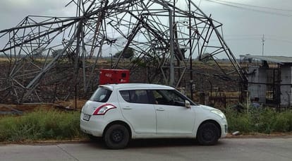 Orai Storm and Rain Wreak Havoc Electric Poles Uprooted Traffic Halted for 10 Hours Two Dead Five Injured