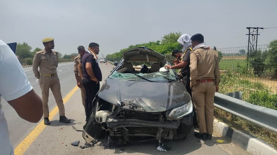 Horrific Highway Crash: Car At 140 Kmph Flips After Tyre Burst child Flung 5 Feet High Into Deep Ditch