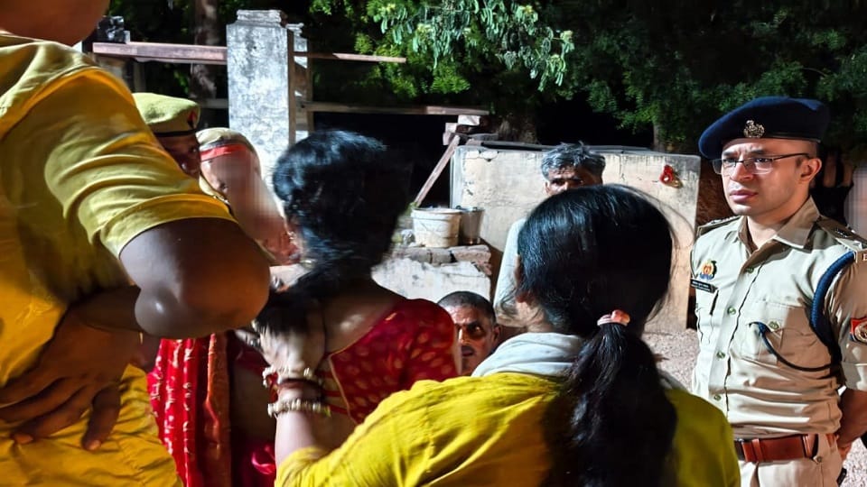 4-Year-Old Girl Dies After Falling Into 70-Foot Well in Agra, Villagers Protest Rescue Delay