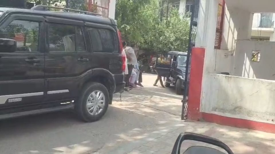 Baghpat: District Supply Officer Arrested While Accepting Bribe in Baghpat