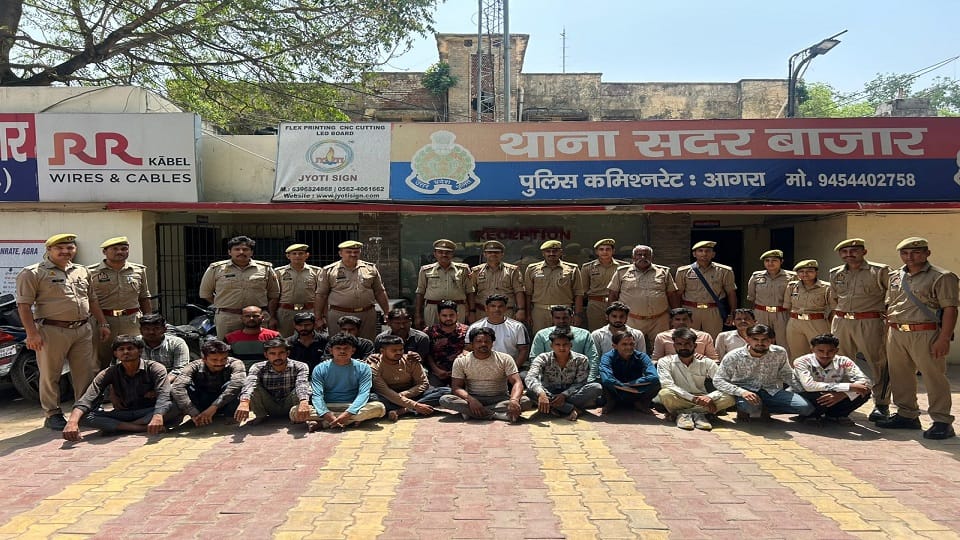 Agra Police Bust Gambling Racket in Abandoned House, 22 Arrested