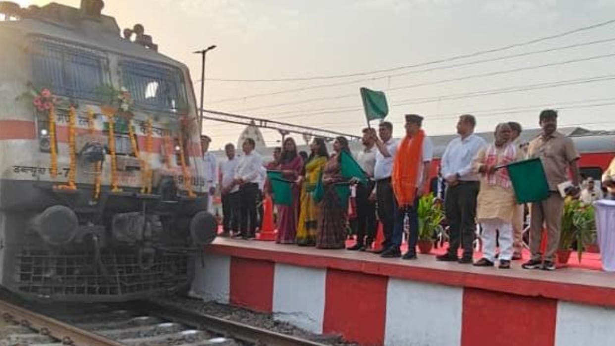 Varanasi-Lucknow Express train departed from Cantt railway Station for Lucknow