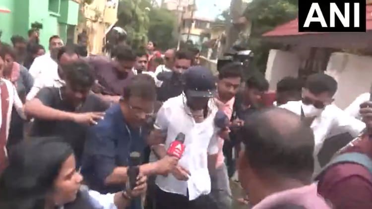 West Bengal: सोनारपुर में अभिषेक बनर्जी पर हमला, चोर-चोर के लगे नारे; सांसद बोले- ऐसे हमलों से नहीं डरेंगे