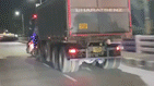 odisha bhubaneswar cuttack highway accident car dragged 500 meters by truck video viral news in hindi