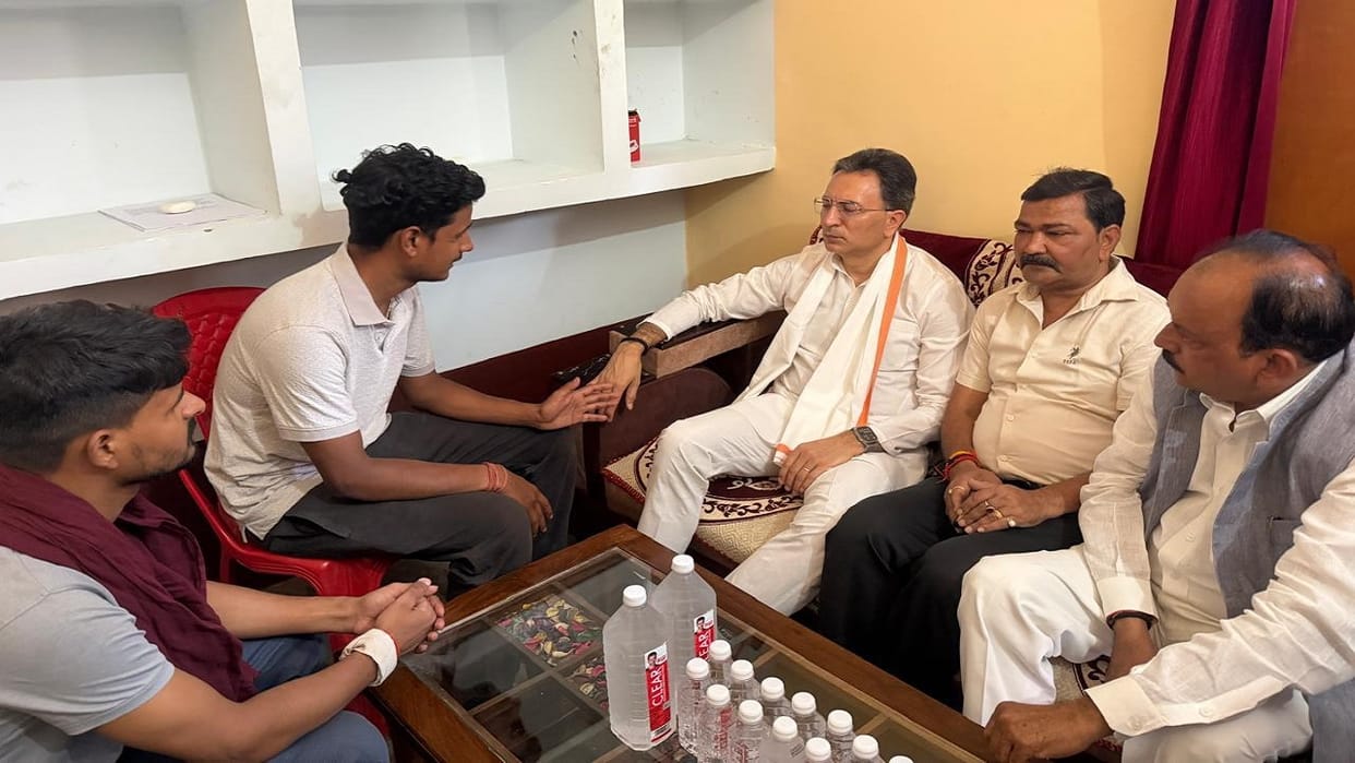 Pappu Murder Case Union Minister of State Jitin Prasad Meets Victim Family in Pilibhit