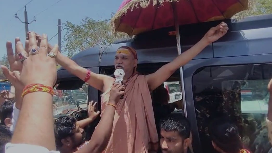 Jalaun We Will Support Those Who Declare Cow as  Mother of  Nation Shankaracharya Avimukteshwaranand