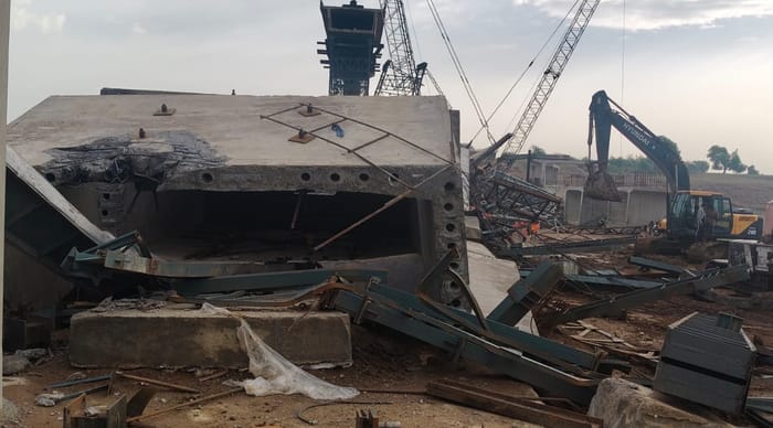 Hamirpur Bridge Tragedy Jump down certain death stay up face reaper Workers night spent stranded on pillar