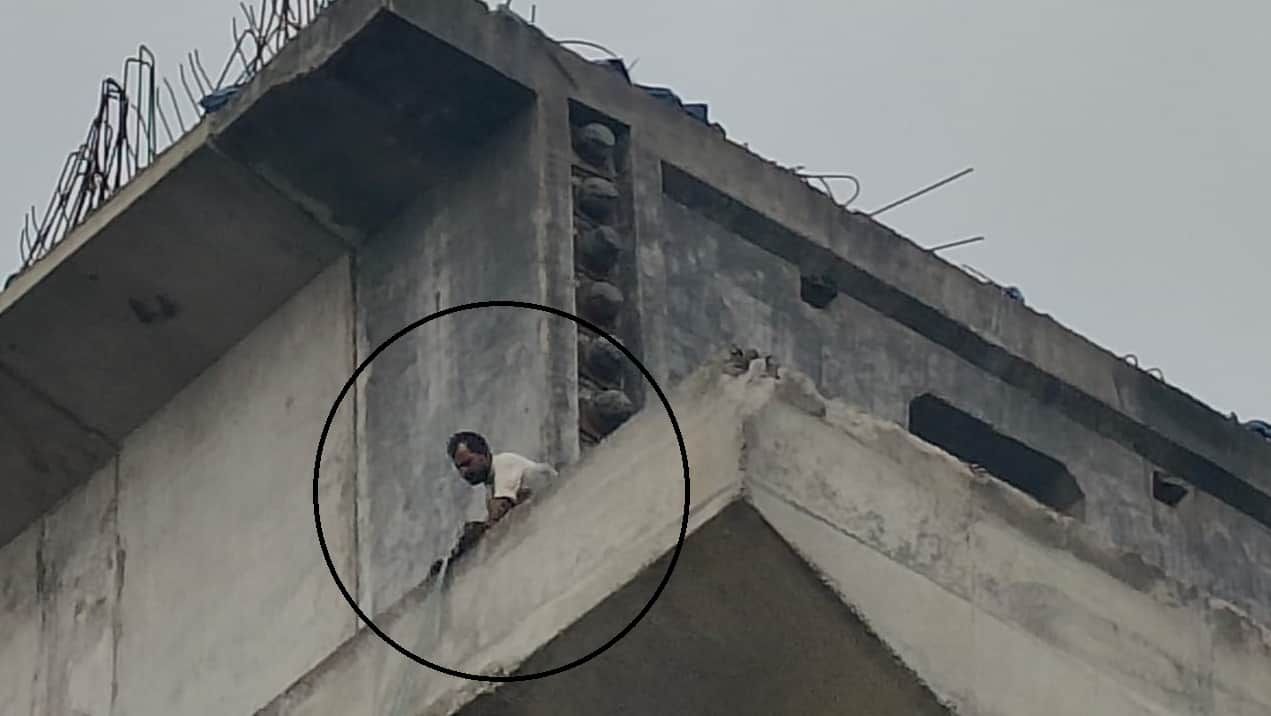 Hamirpur Bridge Tragedy Jump down certain death stay up face reaper Workers night spent stranded on pillar