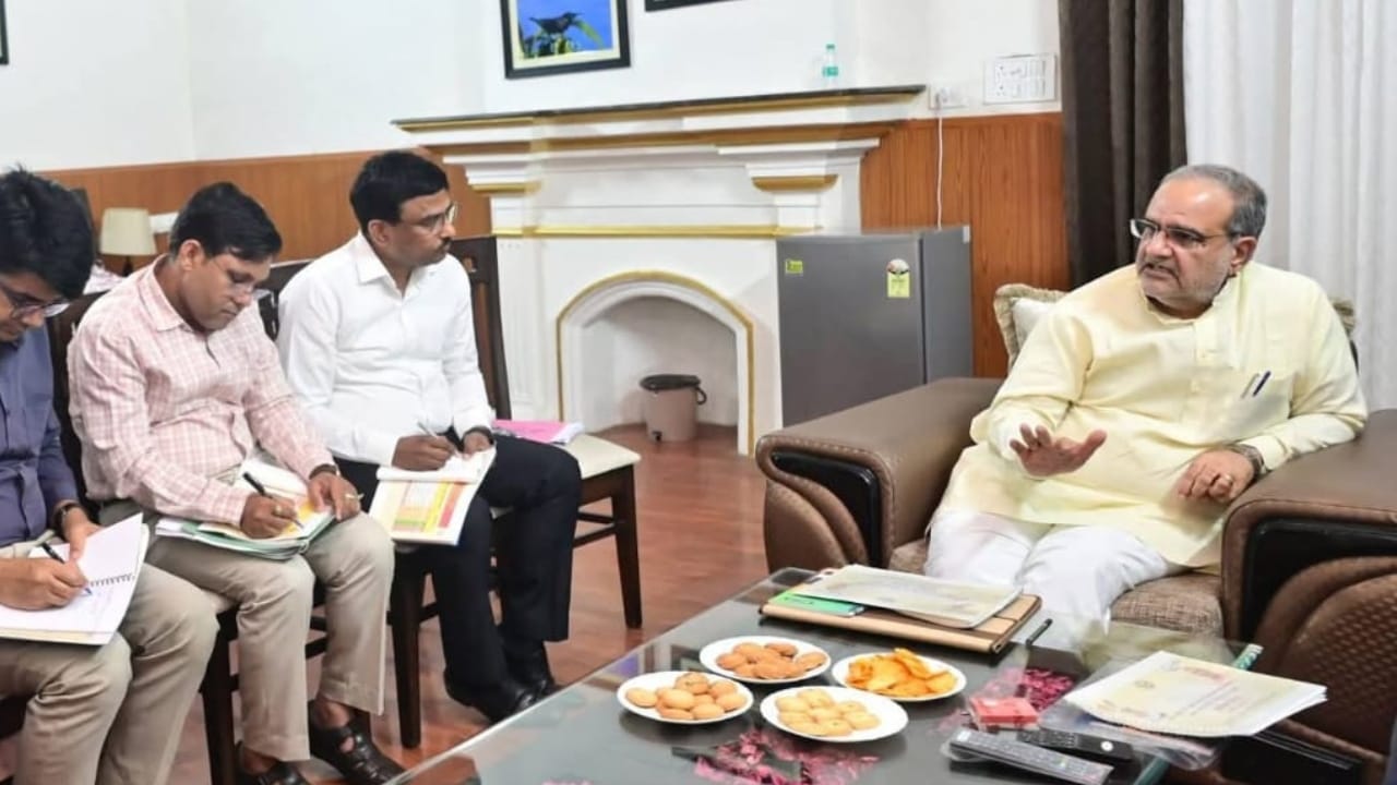 Rajnath Praises Yogi Cockroach Janata Party Back in Spotlight Spat Erupts Between Akhilesh and Brajesh Pathak