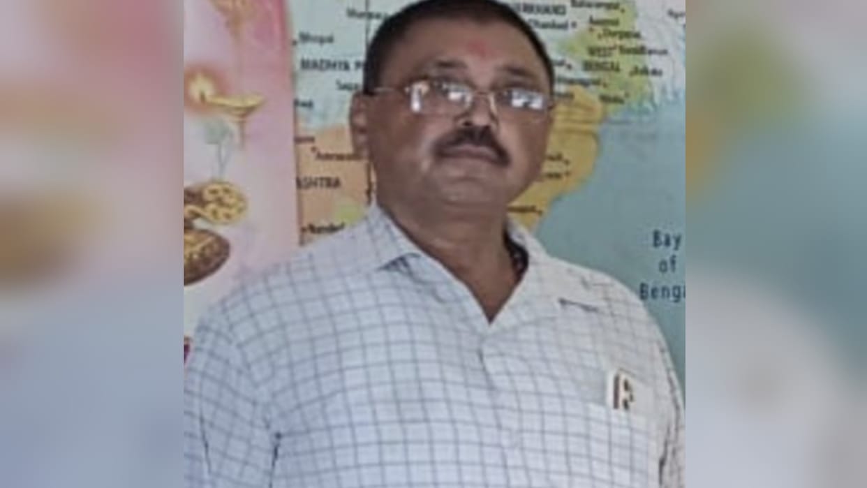Life came to a standstill on the way to Prayagraj, a bullion trader died after being hit by an unknown vehicl