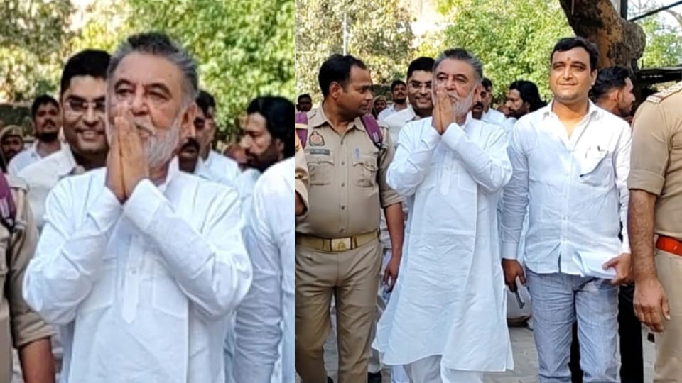 पूर्व एमएलसी कमलेश पाठक मामला