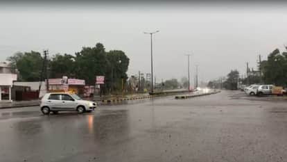 Weather changes in Punjab Temperature drops following morning rain alert for hailstorms and strong winds