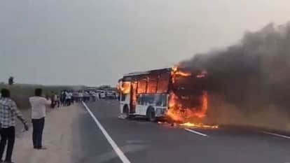 lotra: Bus Turns Into Fireball on Highway, Gutted Within Minutes; Passengers Escape Unhurt