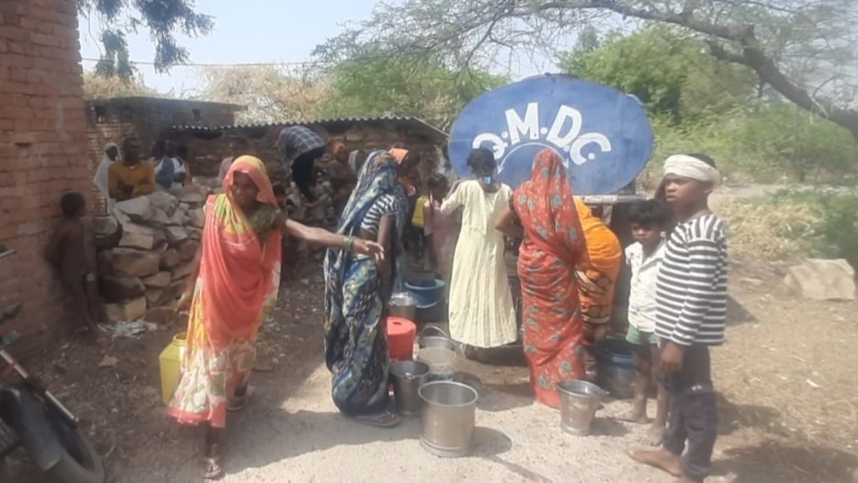 Water crisis in Shankargarh: Whether the tanker arrives or goes kilometer away, fights over water occur daily