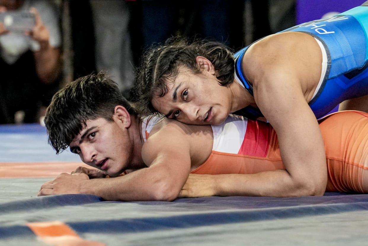 Supreme Court Closes WFI Plea Against Vinesh Phogat's Asian Games Trials Participation