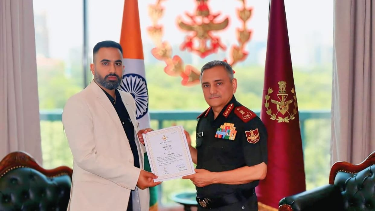 Senior Photojournalist Aabid Nabi Honoured with Prestigious CDS Commendation Card for Outstanding Service to J