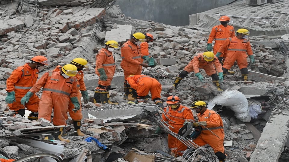 Saket Building Collapse How this happen real reason of accident six people died