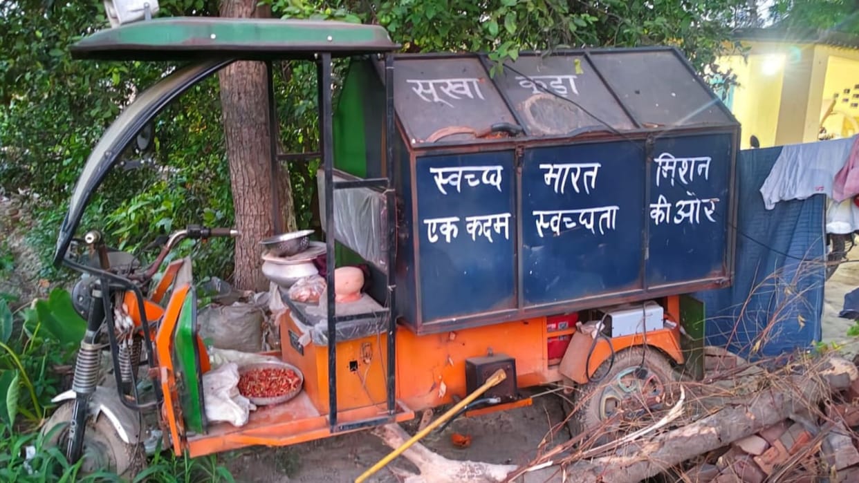 Varanasi Cholapur Clean Paper—E-Waste Vehicles Worth one Crore Gathering Dust Most Have Become White Elephants
