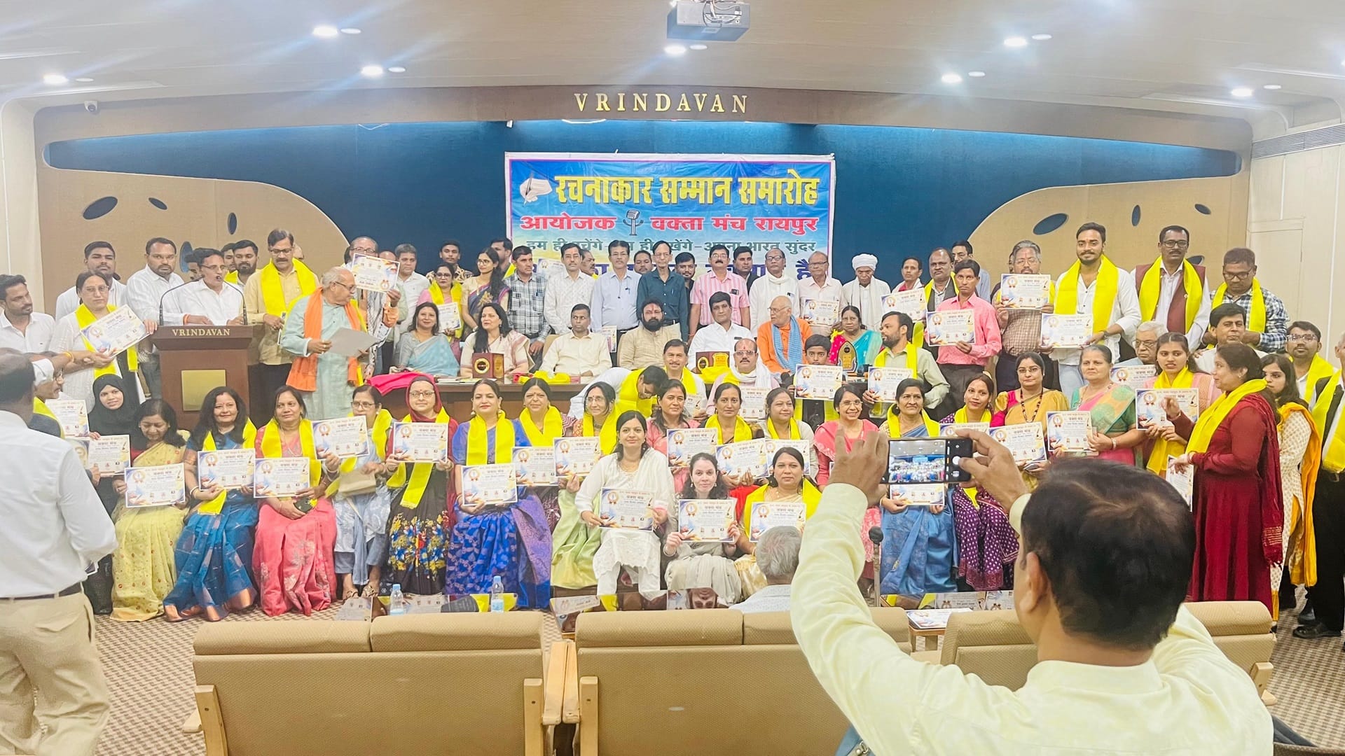 वक्ता मंच ने 151 रचनाकारों को किया 'शब्द शिखर सम्मान' से सम्मानित