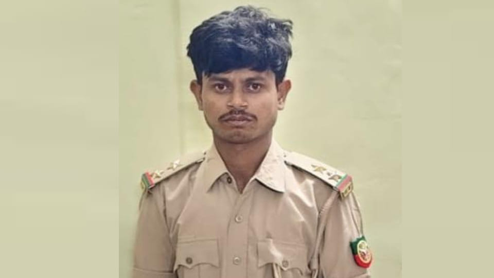 Kanpur: Fake Forest Inspector Arrested; Accused of misappropriating a sports bike and demanding money