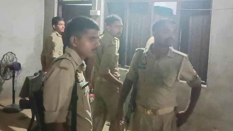 Mechanic Commits Suicide in Moradabad Police Recover Video from Mobile Phone