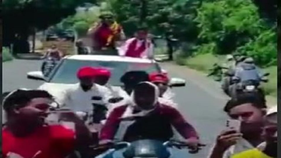 Soldier welcomed with convoy, video in uniform goes viral