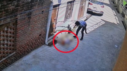 यूपी में 27 सेकंड में कत्ल: मासूम को आठ बार जमीन पर पटका, विचलित करने वाली सीसीटीवी फुटेज देख कांप गई रूह innocent child murder by being slammed onto ground eight times in 27 seconds In Firozabad see CCTV footage