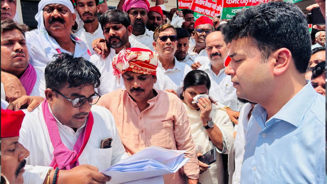 SP workers protested at the tehsil against inflation, unemployment and NEET paper leak.